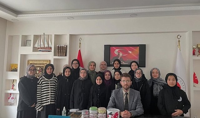 Kur'an kursu öğrencilerinden anlamlı bağış