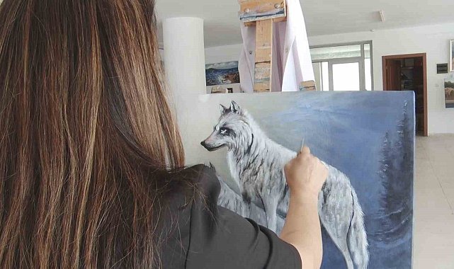 Kurtlara adanmış bir fırça: Türkiye'nin tek kadın realist kurt ressamı