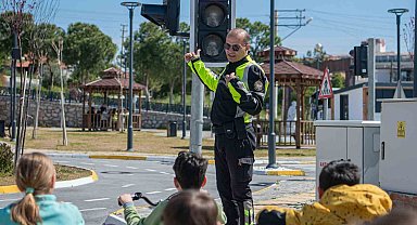Kuşadası'nda geleceğin bilinçli sürücüleri bu parkta yetişiyor