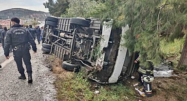 Kuşadası'nda servis aracı devrildi: 12 yaralı