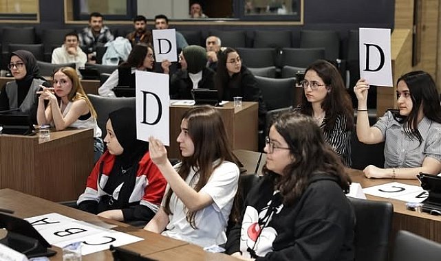Kütahya Belediyesi'nden 'Gençler Arası Tarih Yarışması'nda yarı final heyecanı