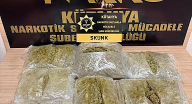 Kütahya'da aracında 3 kilo uyuşturucu ele geçirilen şüpheli tutuklandı
