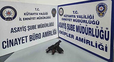Kütahya'da asker eğlencesinde havaya ateş açan 2 maganda yakalandı