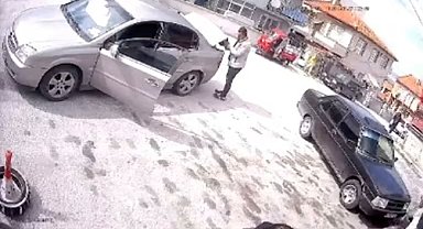 Kütahya'da el fireni çekilmeyi unutulan araç kazaya neden oldu