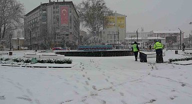 Kütahya'da kar sürprizi