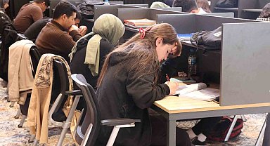 Kütüphaneler gençlerin hayallerine açılan kapı oluyor