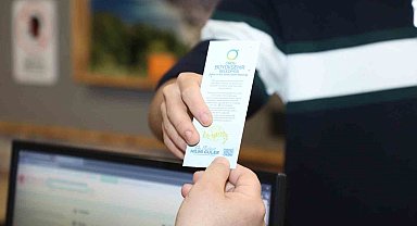 Kütüphaneye gelenlere 'kır çiçek tohumlu' kitap ayraçları