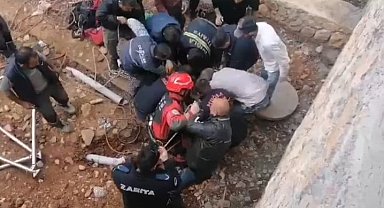 Kuyuya düşen işçiyi itfaiye kurtardı