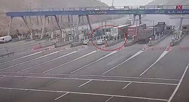 Kuzey Marmara Otoyolu'ndaki 4 kişinin öldüğü kaza anı kamerada