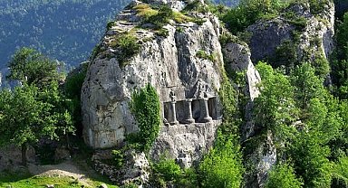 Kuzeyin muhafızı İnceburun Feneri ve zamana direnen Terelek Mezarları
