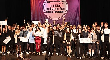 Liseli gençler müzik yeteneklerini sergiledi