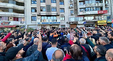 Maaşlarını eksik alan Konak Belediyesi işçileri grevde