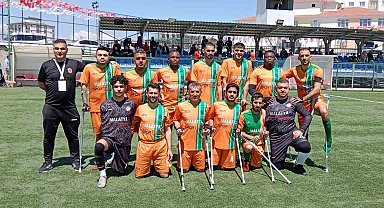 Malatya Büyükşehir Belediye Ampute Futbol Takımı şampiyonluğu kutladı