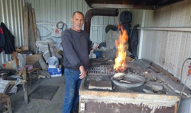 Malatya'da 55 yıllık kalaycı ustası zamana direniyor