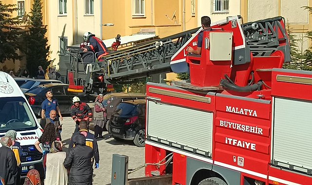 Malatya'da 7 katlı binada yangın paniği