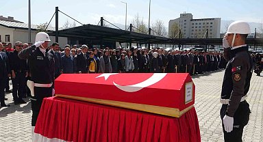Malatya'da kalp krizi geçiren komiserin naaşı törenle memleketine uğurlandı