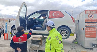 Malatya'da öğrencilere simülasyonla emniyet kemeri farkındalığı