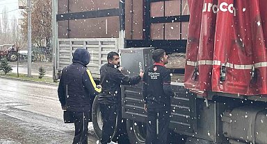 Malazgirt'e nisan ayında yağan kar şaşırttı
