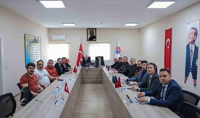 Maltepe Belediye Başkanı Köymen, deprem sonrası Maltepe Afet ve Acil Durum Yönetim Merkezi'ne geldi