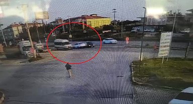 Manavgat'ta 3 aracın karıştığı kaza kamerada