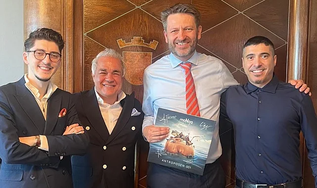 maNga solisti Ferman Akgül Oslo Parlemento'sunda
