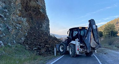 Manisa Demirci'de heyelan meydana geldi