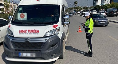 Manisa'da 14 işçi servisi trafikten men edildi
