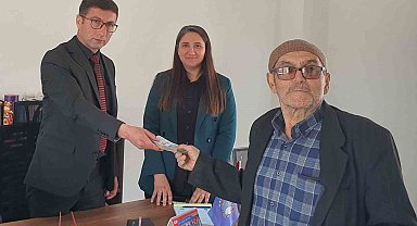 Manisa'da parasını kaybeden yaşlı adamın imdadına zabıta ekipleri yetişti