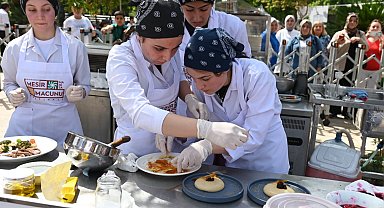Manisa'da liseler arası yemek yarışması heyecanı