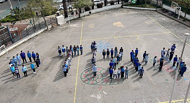 Manisalı öğrencilerden otizm farkındalığı