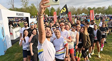 Maratonda akıllı saatiyle derece yakaladı