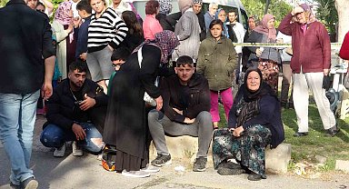 Market yangınında kendilerini dışarı atan işletme sahibi kadın ve oğlu gözyaşlarına boğuldu