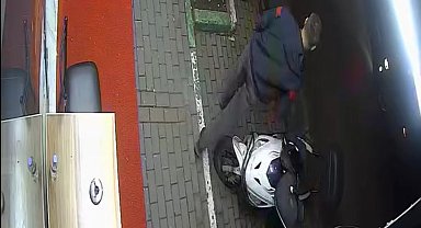 Markete girdi alışveriş yaptı, dışarı çıktı motosiklet çarptı