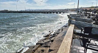 Marmara Denizi'nde şiddetli poyraz: Deniz ulaşımı aksadı