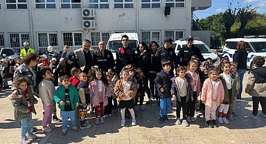 Marmarisli minikler polislerle bir araya geldi