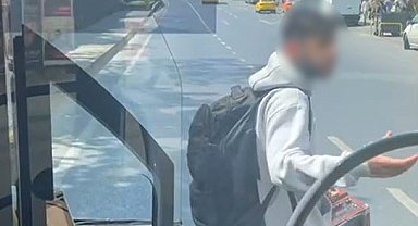 Mecidiyeköy'de yolun ortasında otobüse binmek isteyen yolcu ortalığı birbirine kattı