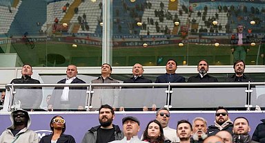 Mecnun Otyakmaz, Kasımpaşa - Sivasspor maçını tribünden takip etti