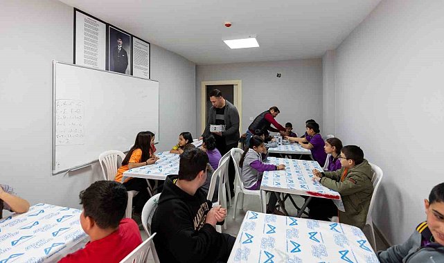 Mersin'de Kurs Merkezi öğrencilerinin yemekleri belediyeden