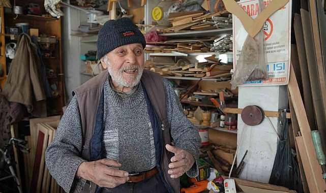 Mesleğine olan aşkıyla 87 yaşında tahtaya şekil veriyor