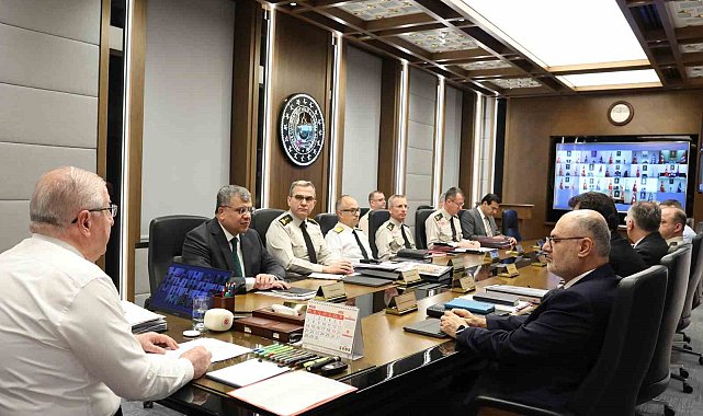Millî Savunma Bakanı Güler: "Yeni Suriye Hükûmeti ile SDG arasında varılan mutabakat kapsamında belirli bölgelerdeki çekilme ve devir süreci dikkatle izlenmektedir"