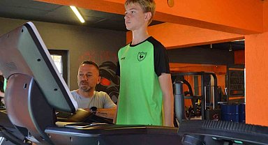 Milli Takıma seçilen Denizlisporlu Utku Berk Kuru, İzmir kampı öncesi güç depoluyor