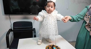Minik Asel 1'inci yaşını hastanede kutladı