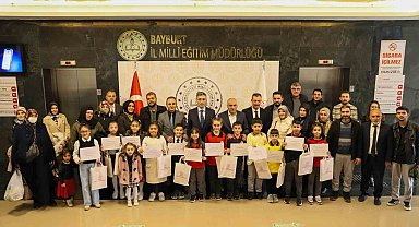Minik Eller Tasarlıyor projesi kapsamında farklı model çantalar tasarlandı