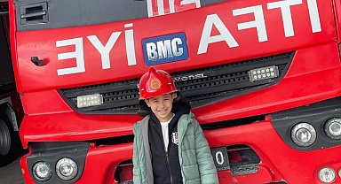 Minik Eray itfiayeciliği yerinde öğrendi