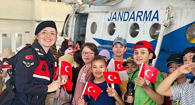 Minikler helikopter üssünde unutulmaz bir gün geçirdi