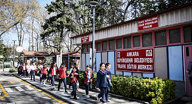 Minikler trafiği eğlenerek öğreniyor
