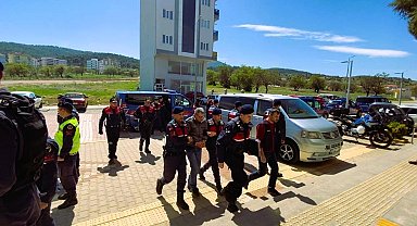 Miras kavgasında kardeşi ve yengesini öldüren ağabey susma hakkını kullandı