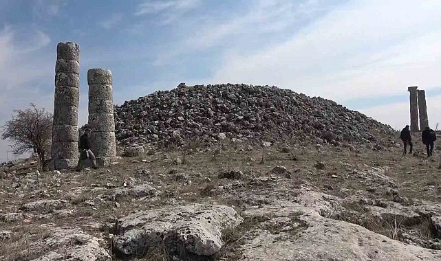 Moloz taşlardan oluşan 2 bin 60 yıllık Tümülüs hayran bırakıyor