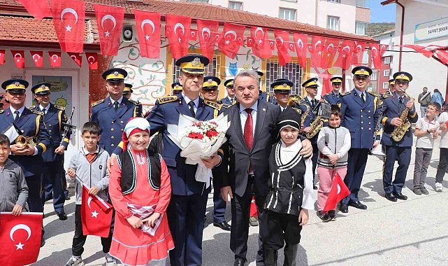 MSB Muharip Hava Kuvvetleri Bandosu Bozüyük'te konser verdi