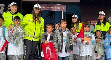 Muğla emniyetinden Kraliçe Etap'ta trafik farkındalığı etkinliği